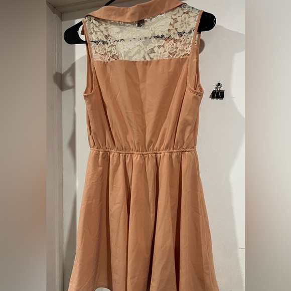Forever 21 Peach Lace Dress with sheer lining underneath. - Picture 4 of 7